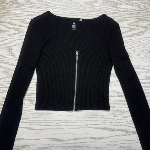Me to We Tops - Woman’s Black Zip-Up Long-Sleeve